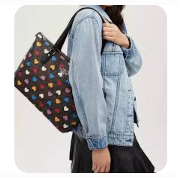 COACH GALLERY TOTE SIGNATURE CANVAS HEART PRINT W/ MATCHING WALLET - Picture 1 of 15